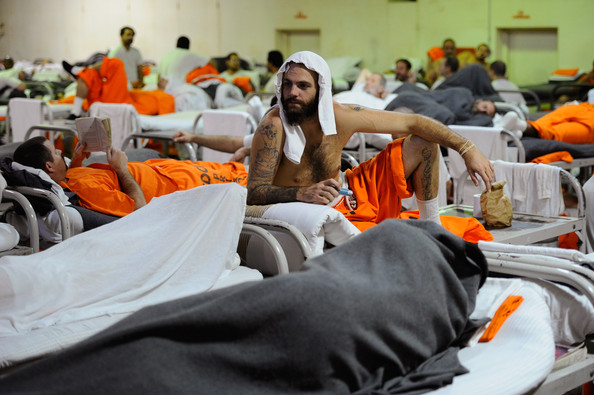 Inmates_crowded2